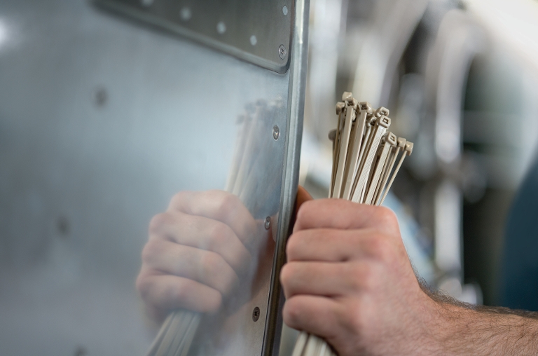 PEEK Kabelbinder für extreme Anwendungen