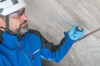 Stahlführungen in Windkraftanlagen reduzieren und durch Klebesockel ersetzen, um Effizienz zu steigern