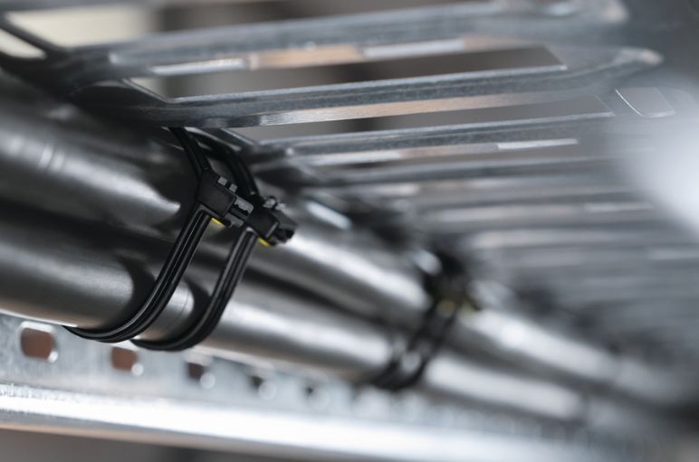 Kabelbinder für Schwerlastanwendungen: vibrationsfeste KR-Kabelbinder