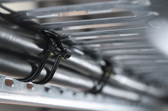 Kabelbinder für Schwerlastanwendungen: vibrationsfeste KR-Kabelbinder