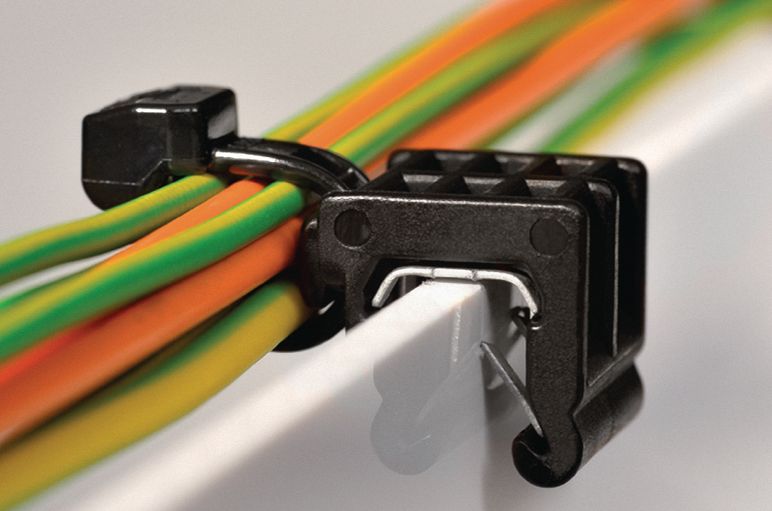 Edge Clips für Kabelfixierung parallel zur Kante