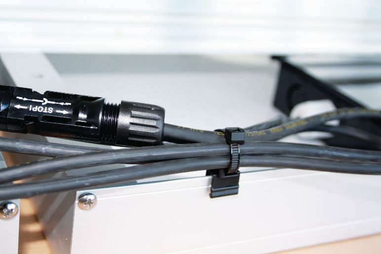 Edge Clips  für Kabel in Solaranalagen