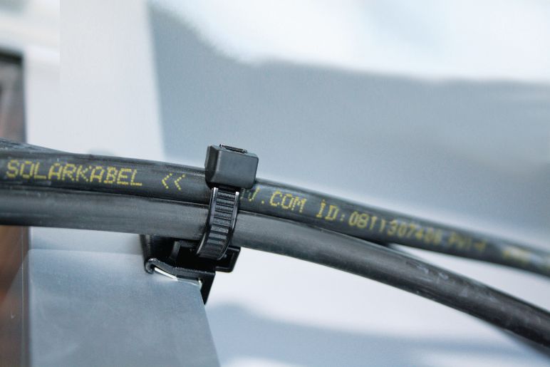 uv-beständige Edge Clips für Kabel in Solaranlagen