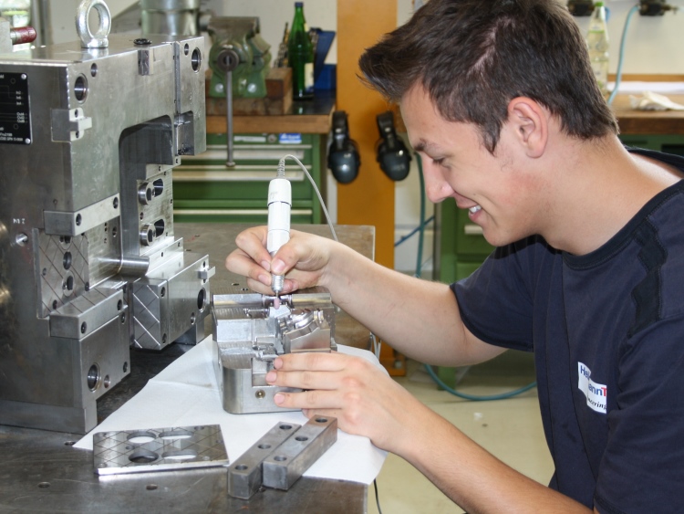 Erfahrungsbericht Ausbildung Werkzeugmechaniker Formentechnik HellermannTyton