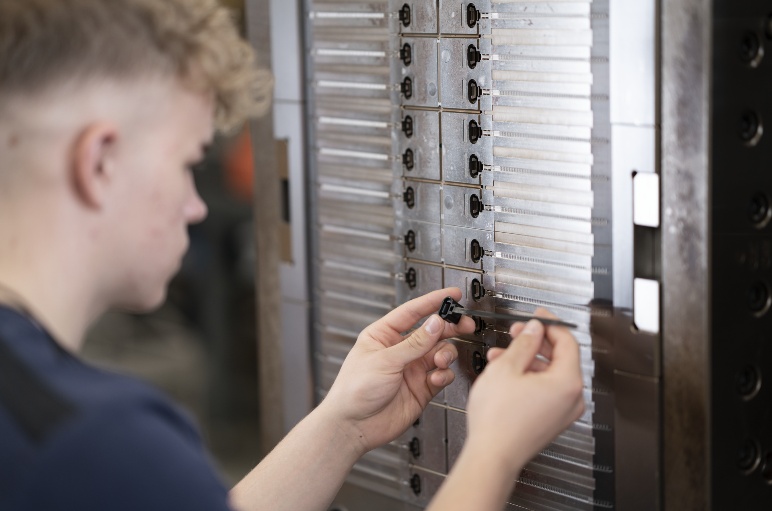 Erfahrungsbericht Werkzeugmechaniker Formentechnik Azubi HellermannTyton